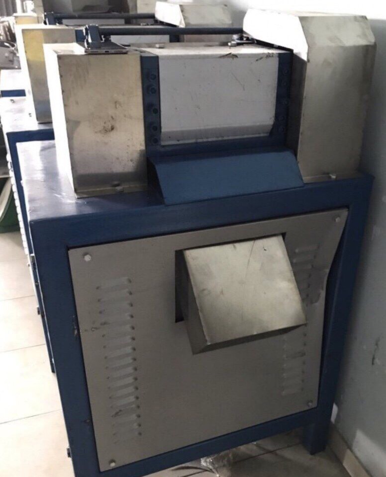 Máy cặp hạt dao hợp kim